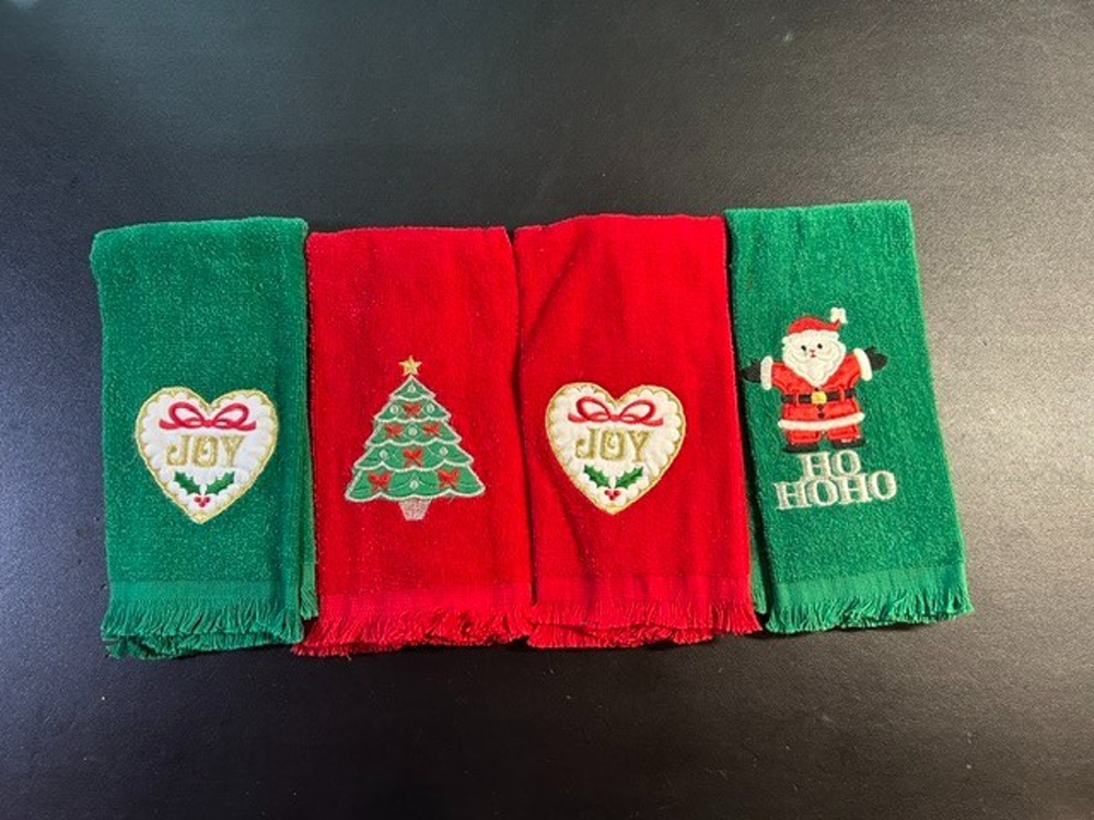 Royal Pacific Christmas Embroidered Fingertip Towels Set of 4 Guest Bathroom